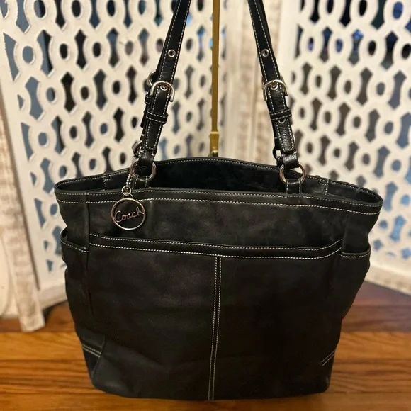 Coach Vintage Black Leather Hand Bag - Picture 15 of 16